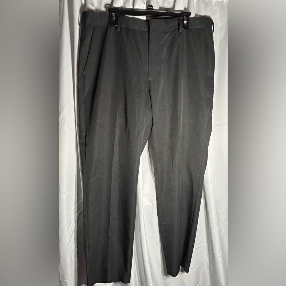 Van Heusen Dress Pants Flat Front Size 38 x 32 Excellent Preloved Condition